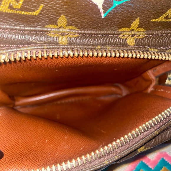 Authentic Louis Vuitton Amazone Monogram - Picture 9 of 10